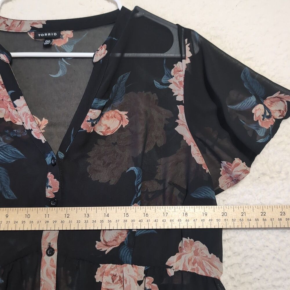 Torrid LEXIE Babydoll Chiffon Hi-Low Tunic Top Size 00 Button Up Black Floral - Picture 4 of 7